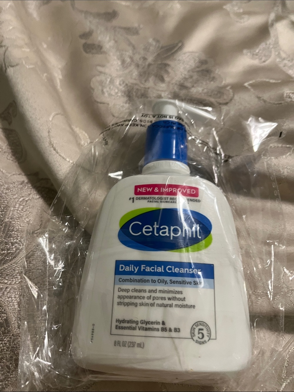 Cetaphil Daily Facial Cleanser for Combination to Oily Skin - White/Blue
